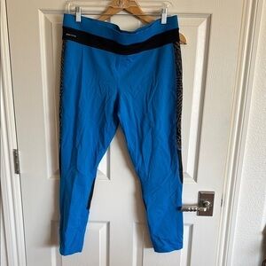 Lole Blue and Black Athletic Leggings with Stretchy Fabric